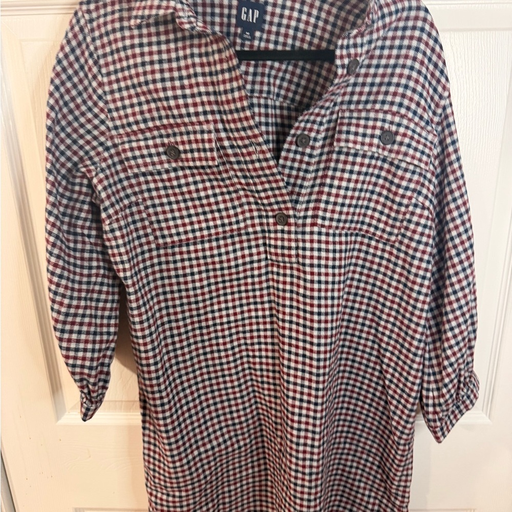 GAP Red Navy White Plaid Shirt with Logo Tag